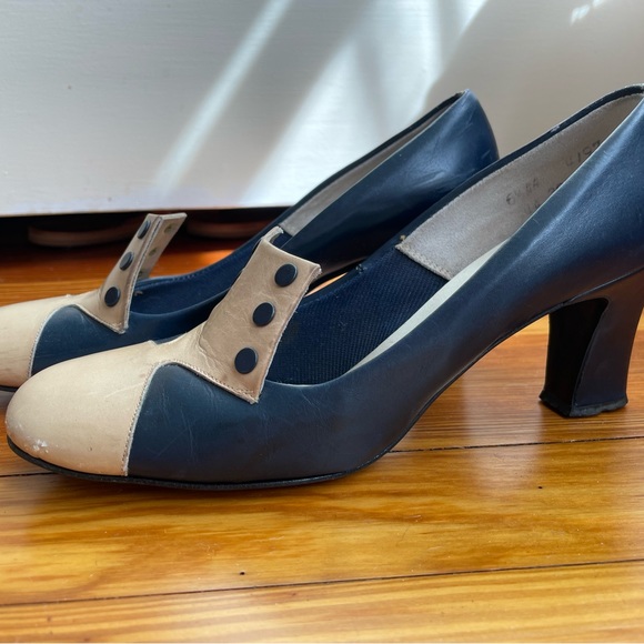 Sweet Vintage Heels - Picture 2 of 7